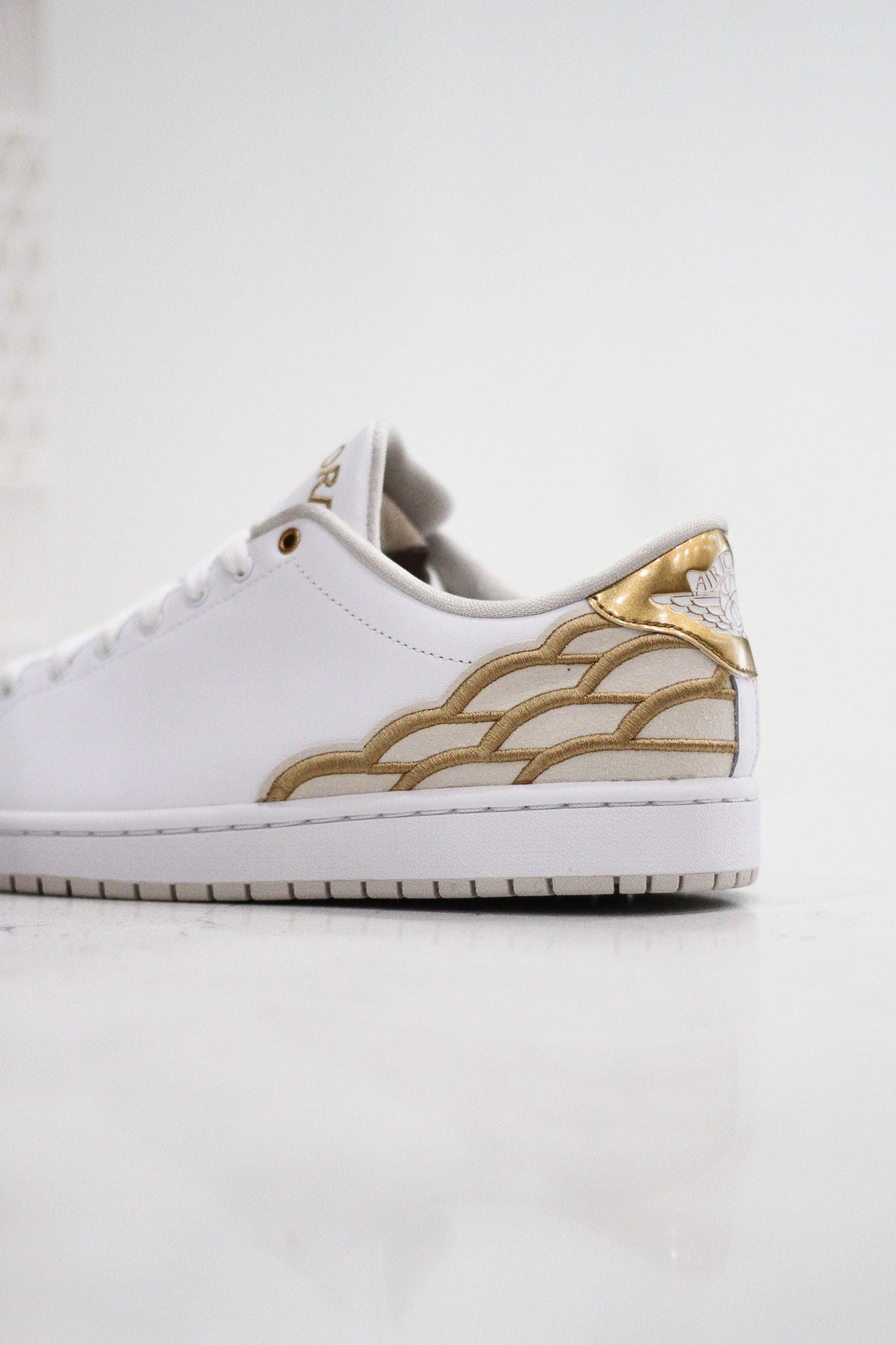 AIR JORDAN 1 CENTRE COURT WHITE GOLD
