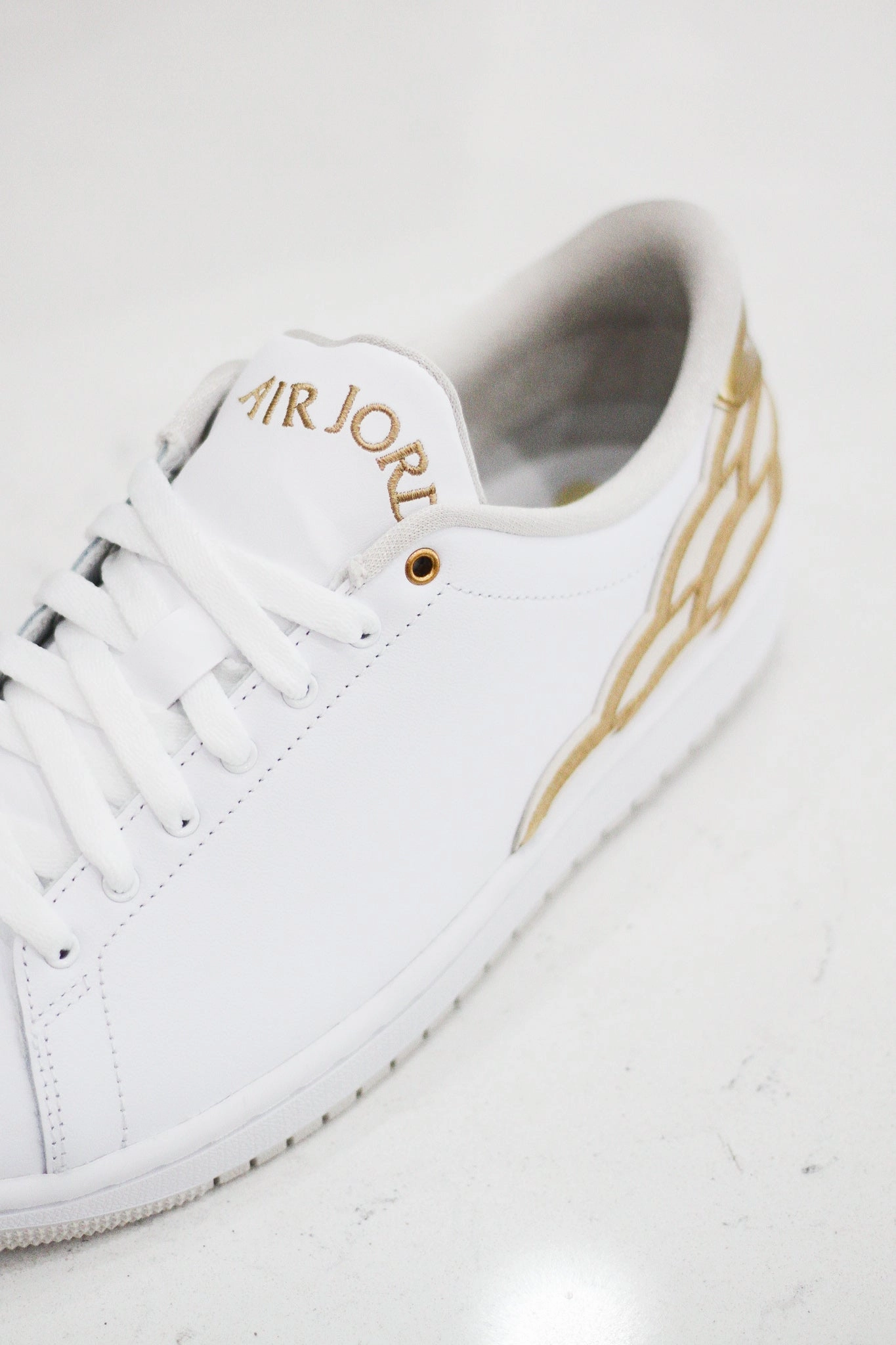 AIR JORDAN 1 CENTRE COURT WHITE GOLD