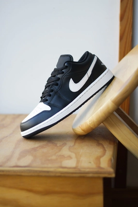 AIR JORDAN 1 LOW BLACK/SUMMIT WHITE