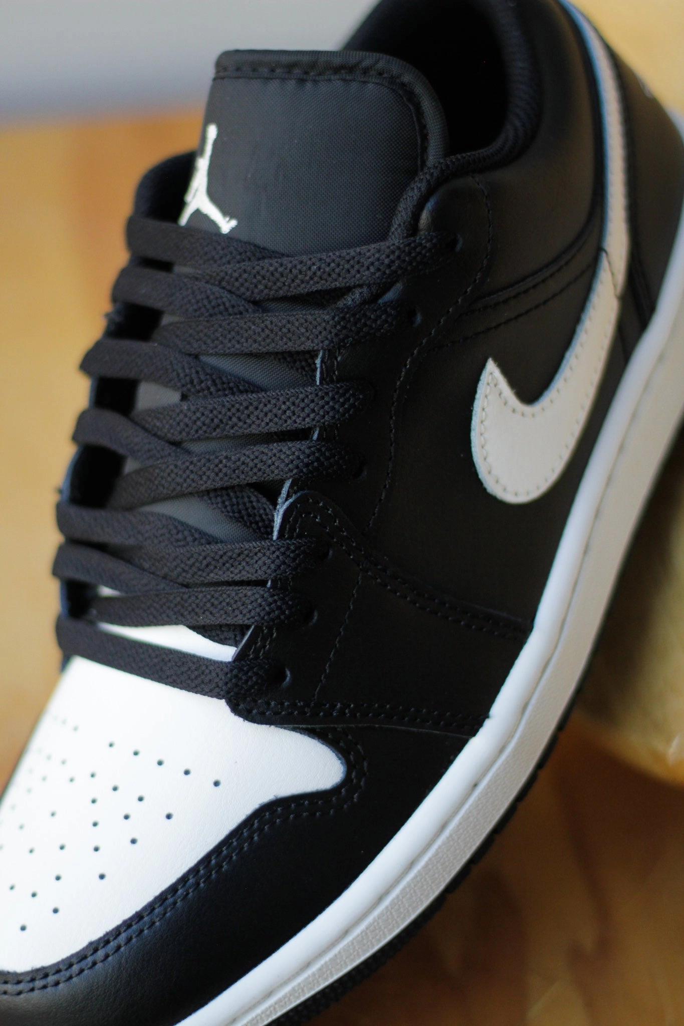 AIR JORDAN 1 LOW BLACK/SUMMIT WHITE