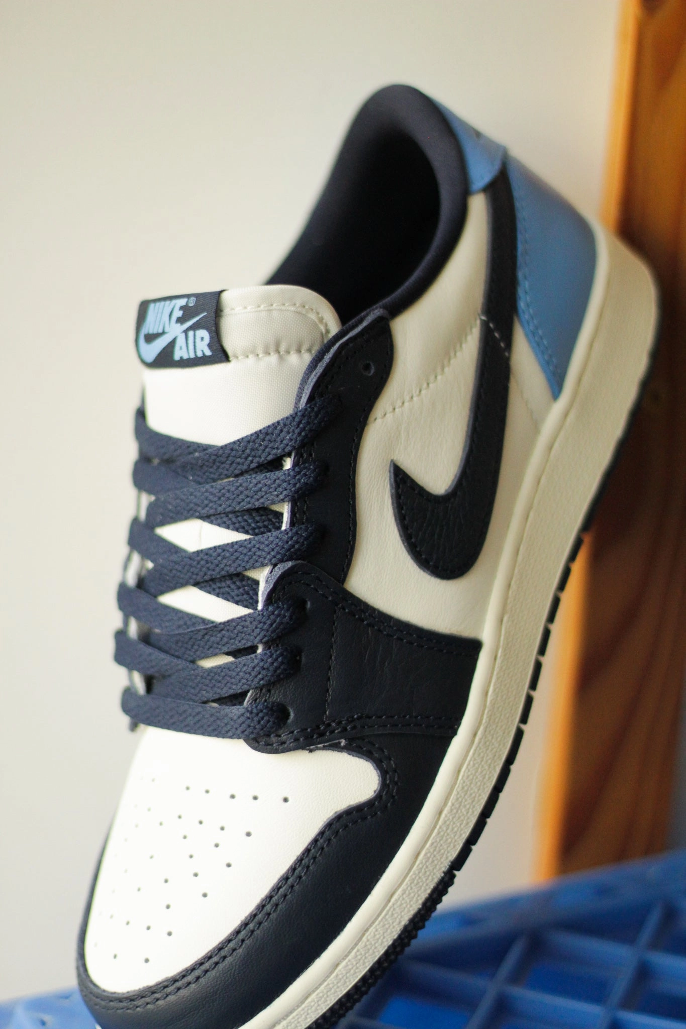 AIR JORDAN 1 LOW OG (GS) OBSIDIAN/UNIVERSITY BLUE-SAIL