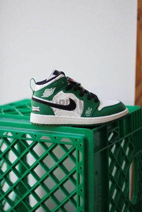 AIR JORDAN 1 MID SE (PS) PINE GREEN/SAIL-BLACK-TEAM ORANGE