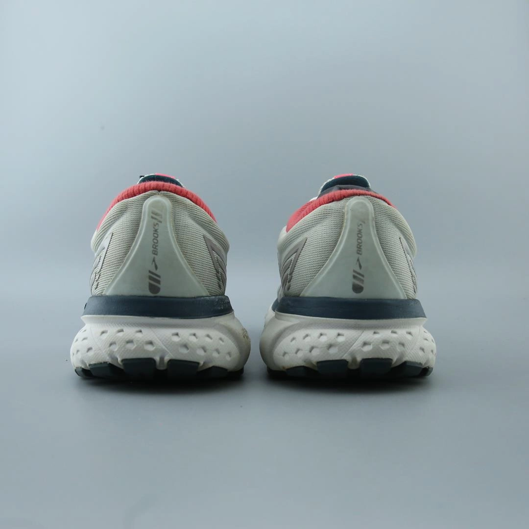 BROOKS GHOST 13
