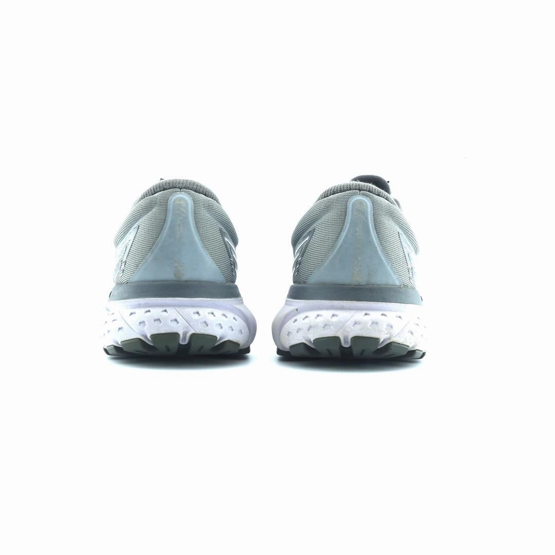 BROOKS GHOST 13