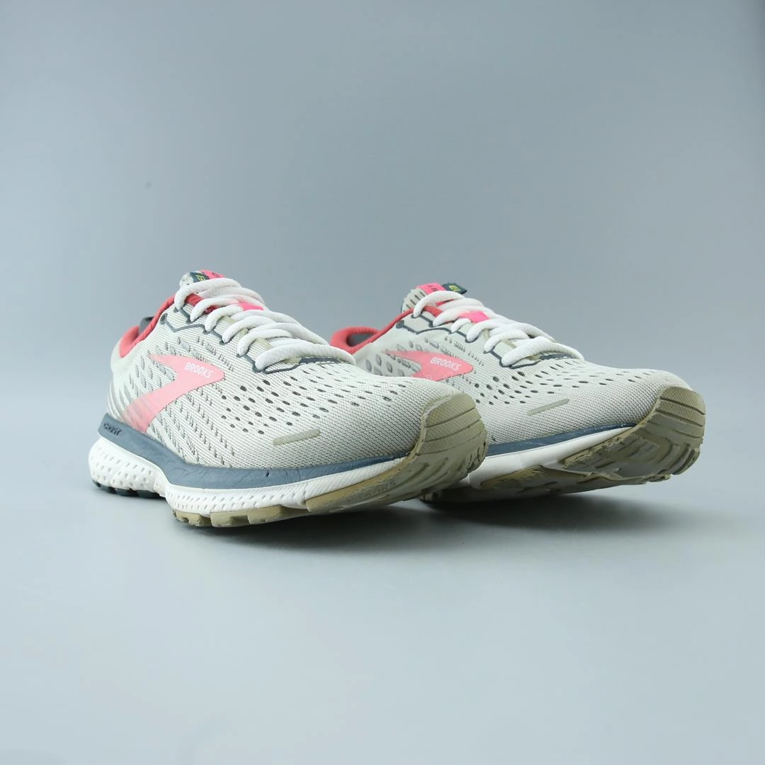 BROOKS GHOST 13