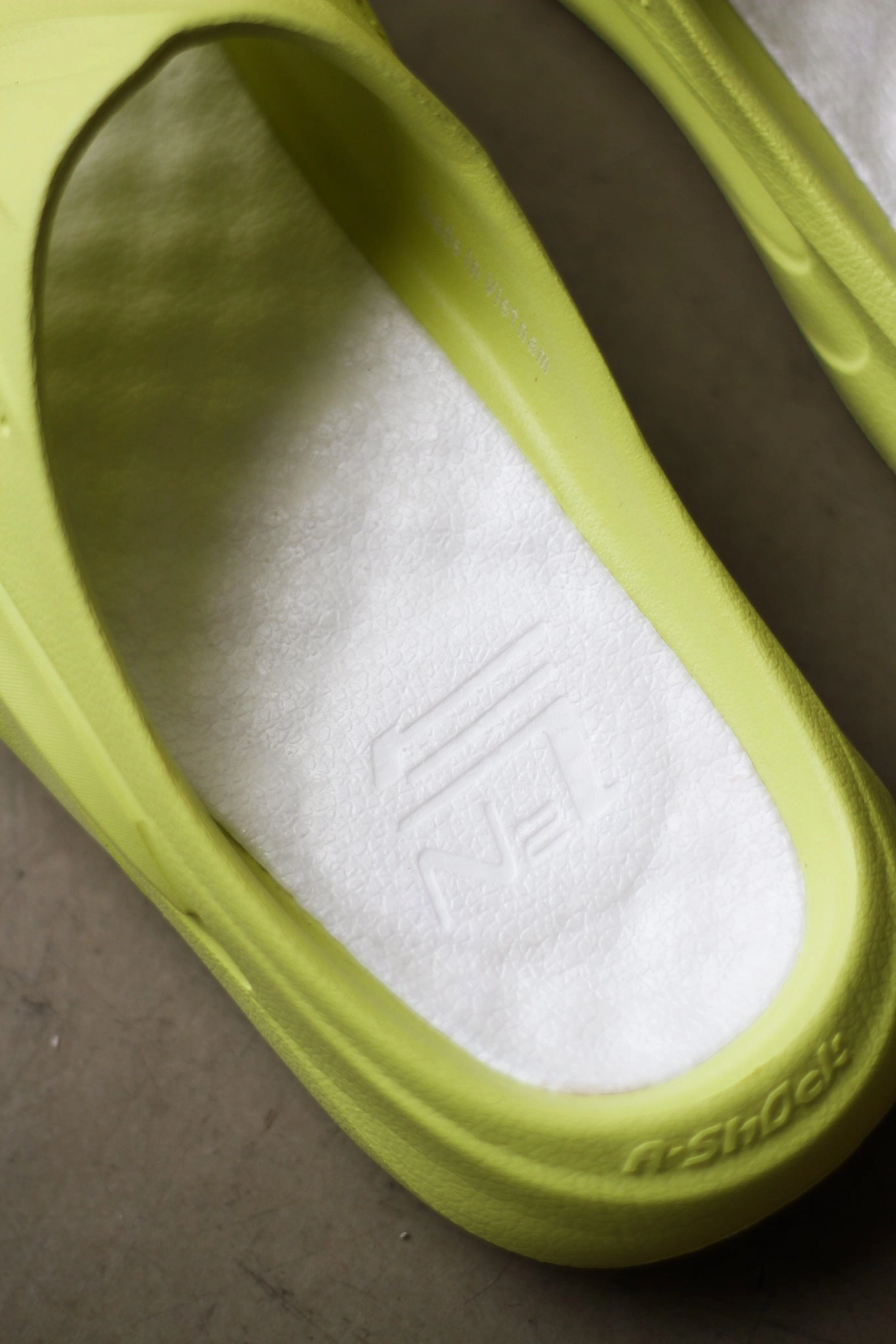 U BUBBLE SLIDE LIME GREEN