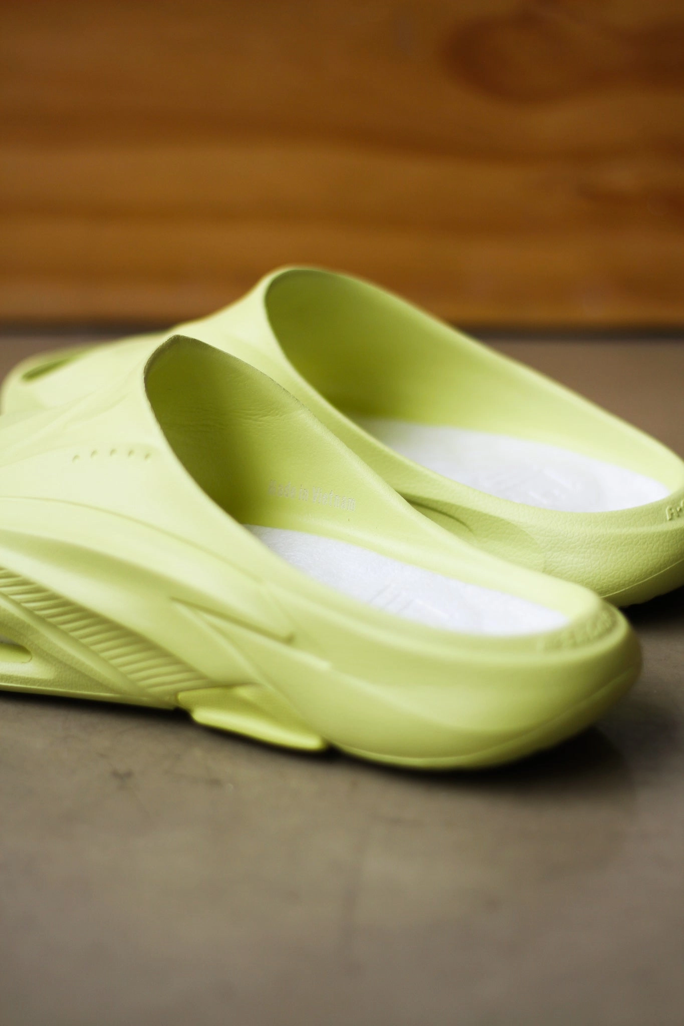U BUBBLE SLIDE LIME GREEN