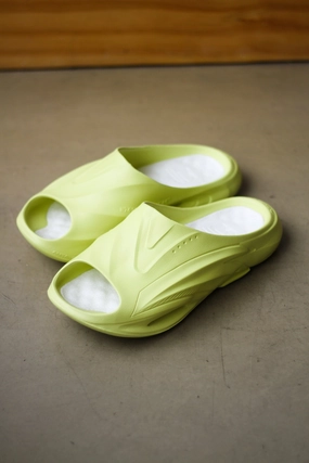 U BUBBLE SLIDE LIME GREEN