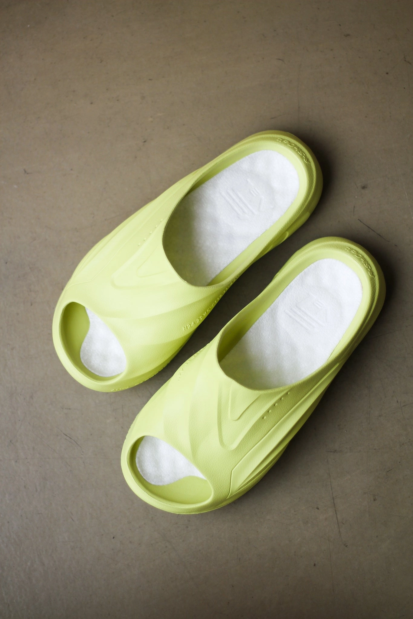U BUBBLE SLIDE LIME GREEN