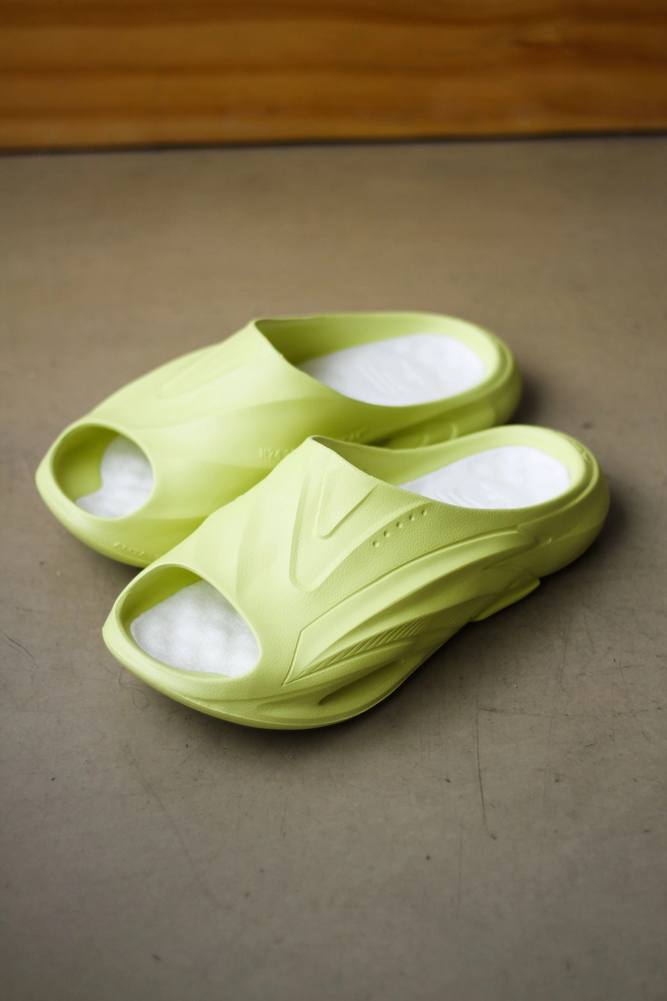 U BUBBLE SLIDE LIME GREEN